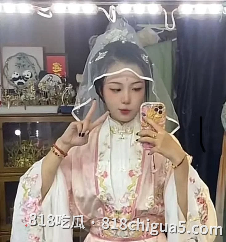 山东艺术学院女大学生王爱酒店约炮视频流出!丰腴胴体动感十足,猛操骚穴到高潮失控,淫叫娇喘直冲耳膜。