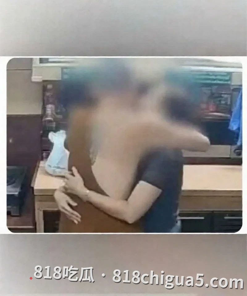 泰国大城府普泰萨旺寺住持阿赞初偷吃女信徒视频被扒 当街让母狗跪舔大鸡巴 吸到精液横流嘴角