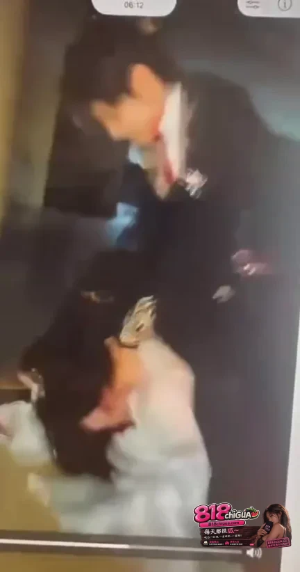 沈阳有鲤剧本杀大型吃瓜现场不雅视频曝光NPC强吻贴身挑逗C乘机揩油壁咚玩家难道这就是传说中的鸭店