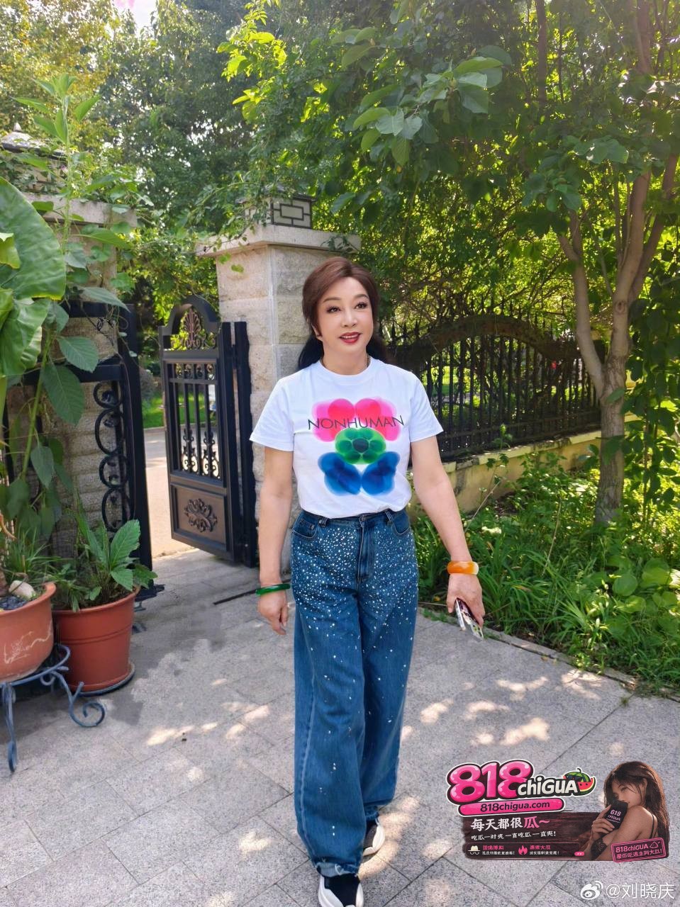 七旬女星刘晓庆陷舆论漩涡,与前助理古柯同居六年互称老公老婆,分手后索赔504万对拒,曝光私密视频引爆全网围观!