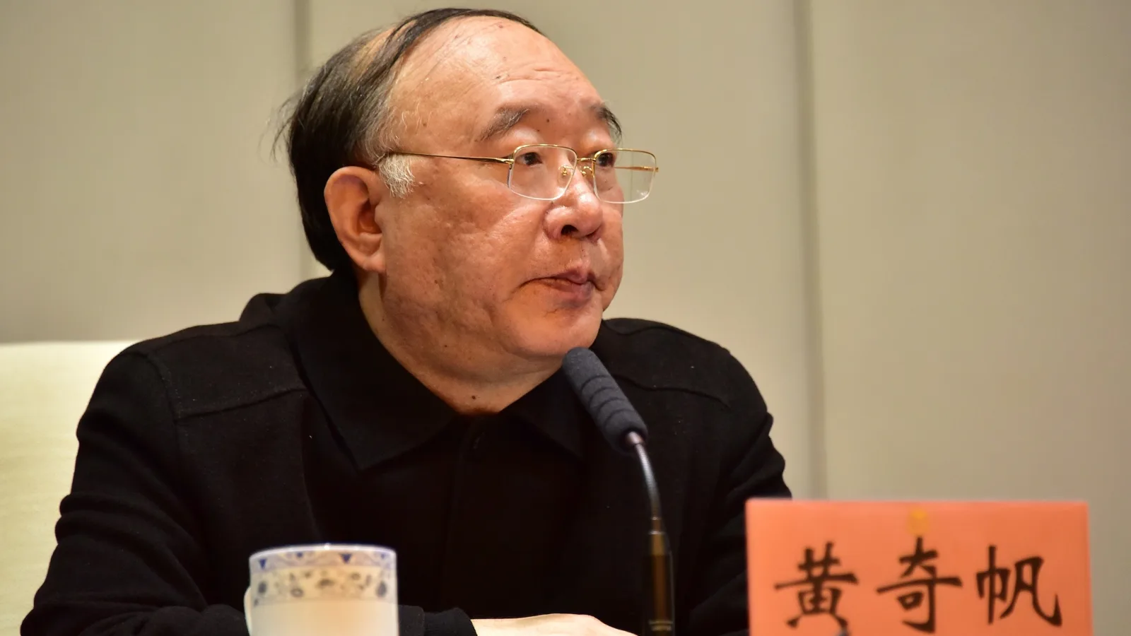 “不倒翁”黄奇帆倒了，最值得想的不是他贪没贪