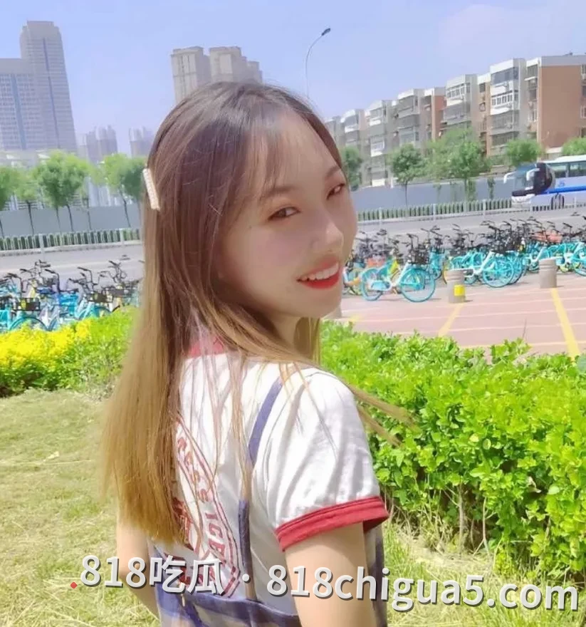 湖北师范大学文学院 李梦琪 和男友性爱视频泄密 白天课堂乖乖女 晚上黑丝跪求内射的反差女大学生!818吃瓜真实到炸
