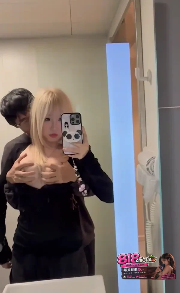辽宁沈阳精神小妹王远萌性爱视频身着情趣内衣跪地口交各种姿势被轮番调教各种姿势被轮番调教