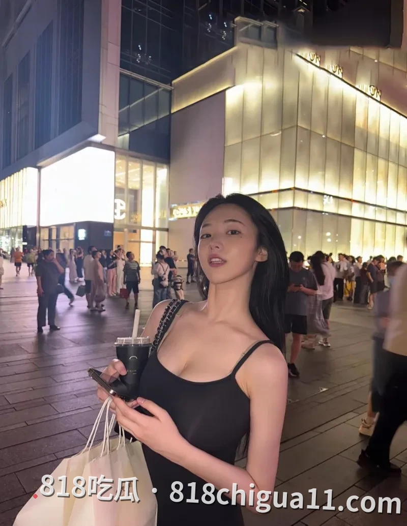 极品神颜巨乳潘珍香自慰视频曝光!主动露出丰满大奶子挑逗,拿着男性充气娃娃女上位调教小穴,内心饥渴难耐想大鸡巴满足她。