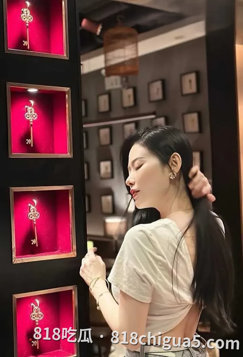 想要生活过得好 大屌肯定吃的好 女演员李凯诗被金主调教无套后入骚穴视频