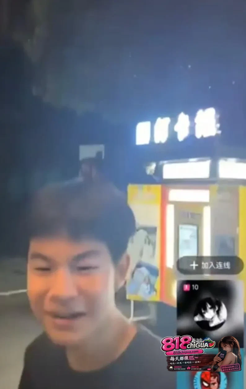 重庆时代峰峻公司长江国际线下冲突事件引发全网讨论,男主单刀赴会对着TF家族相关应援现场高喊网络贬义梗「嘉豪」贴脸挑衅,现场迅速失控。