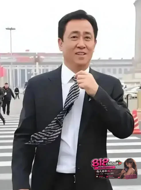 神话落幕!地产大亨许家印倒台被判无期,早期恒大歌舞团顶级美女王姝蒙性接待视频曝光全网疯传!