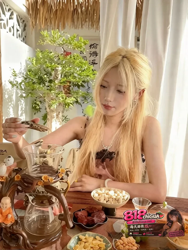 清纯外表下藏着淫荡的心!潍坊女神【孟子谦】性爱成瘾狂约炮,换装黑丝主动求操,反差感直接让人血压飙升!