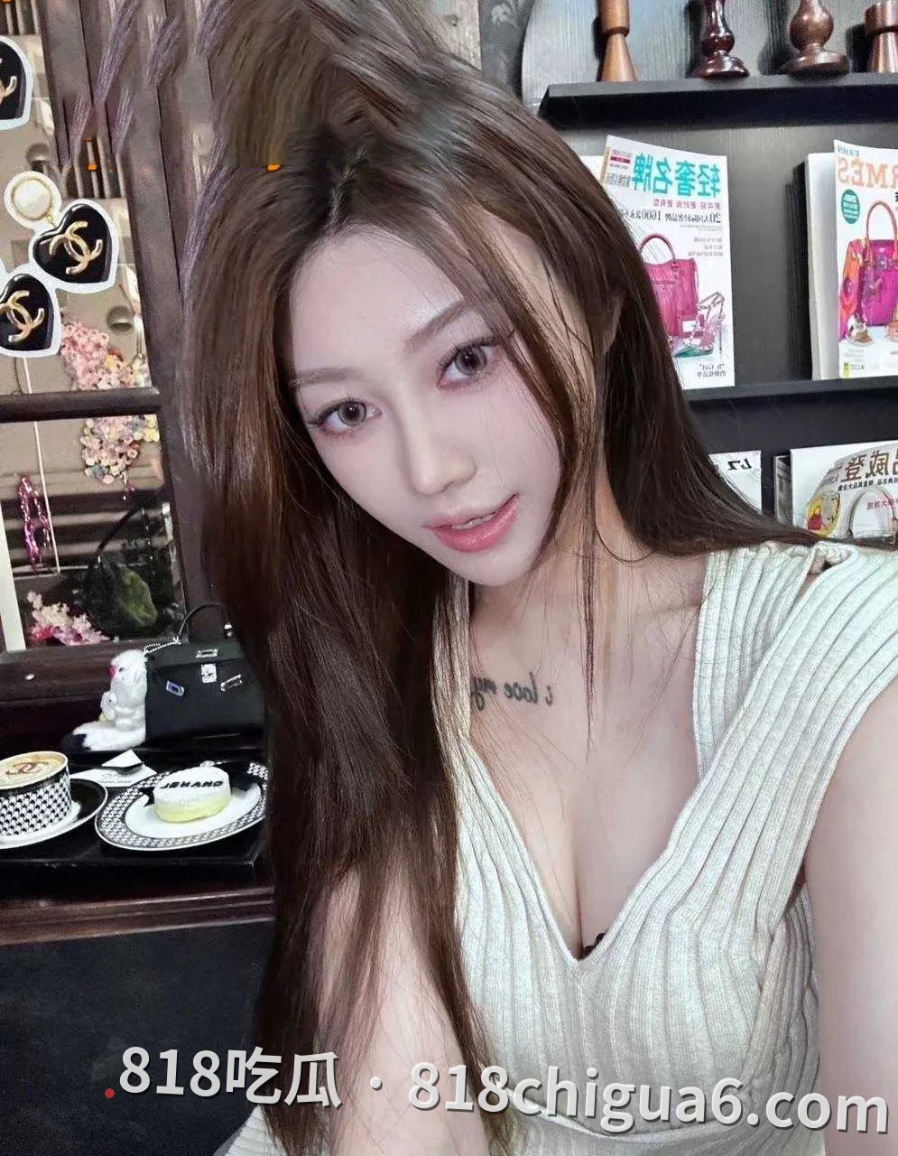 抖音百万粉丝人气女神私房约炮视频泄露！ 深夜与金主直播连麦自慰，呼啸打赏豪车游艇只为一亲芳泽，约会圣地奢华酒店主动露逼挨操。