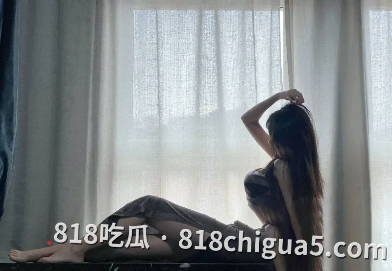 白皙御姐女大白天陪游 夜里直接开房拿下 广西旅游偶遇高颜值御姐女大学生张若溪与炮友酒店性爱视频 女上位吸精反差感拉满