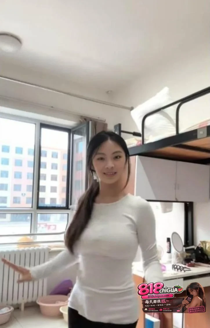 浙江06年女大学生姚佳美乳娇小身材裸贷自慰视频 为3000块出卖肉体如今无力偿还被曝光!