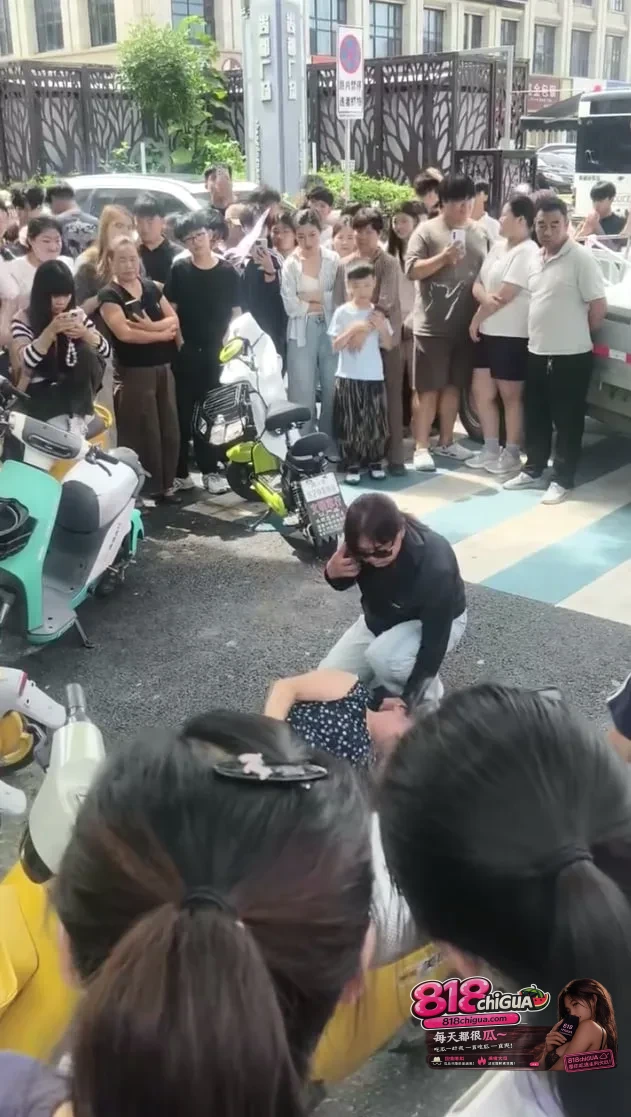 河北高阳惊现奇观!“小三”街头引爆纠纷,吃瓜群众竟让全城交通瘫痪!