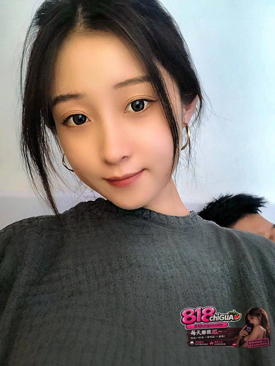 哈尔滨极品女神小小酥与男友不雅自拍视频全网曝光！露脸实拍口交吃鸡，女上位坐骑扭腰榨干男友精液！