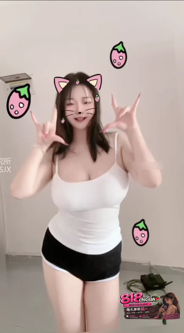 抖音网红大奶嫩妹令小林木裸舞私人定制情趣裸舞逆天豪乳挺拔陡峭妖娆艳舞魅惑众生!