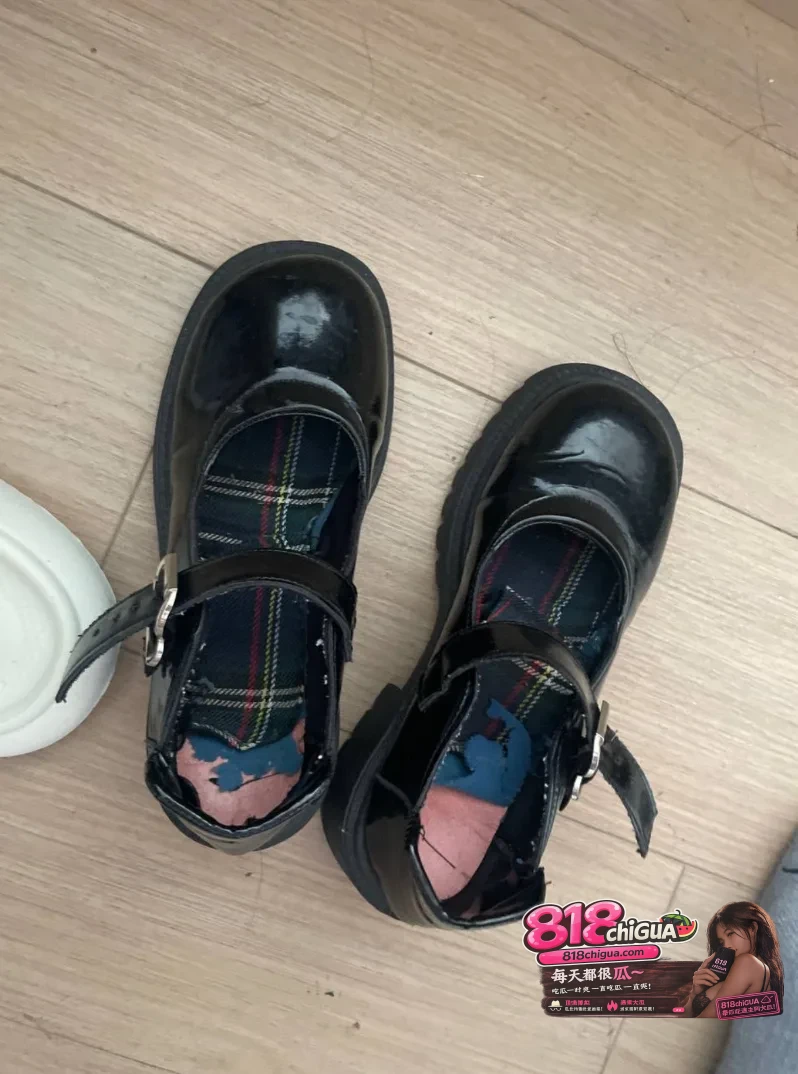 南京艺术学院23届学妹孟馨予私密合集流出高颜值巨乳小母狗约炮成瘾 嫩穴都被被扣烂了