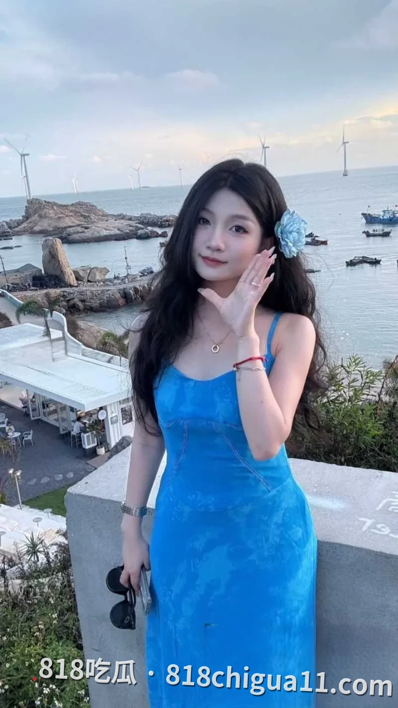 青岛妹子广青嘉与炮友酒店性爱视频!看似清纯可爱的美女,私底下竟然如此淫荡!穿着白色蕾丝吊带,还主动跪着给鸡吧口交足交!