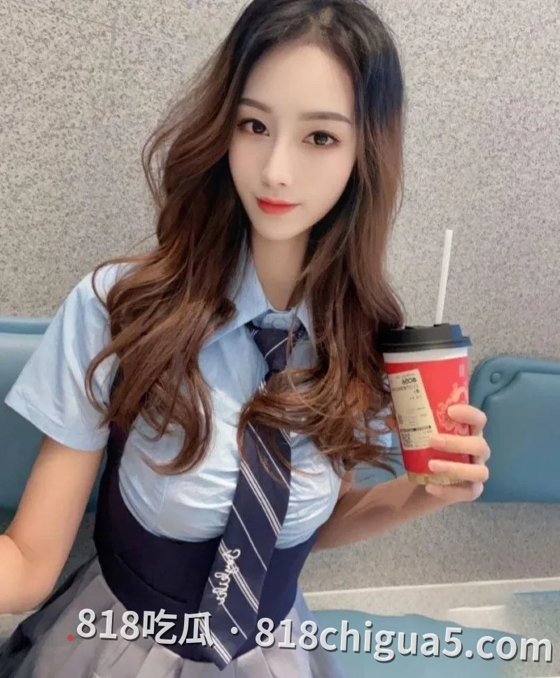 性欲爆棚的人妻根本是一台床上精液收割机 江苏徐州邱玉琪用黑丝勾引金主酒店开房 后入狂插骚逼小穴把男人当蓄电池用