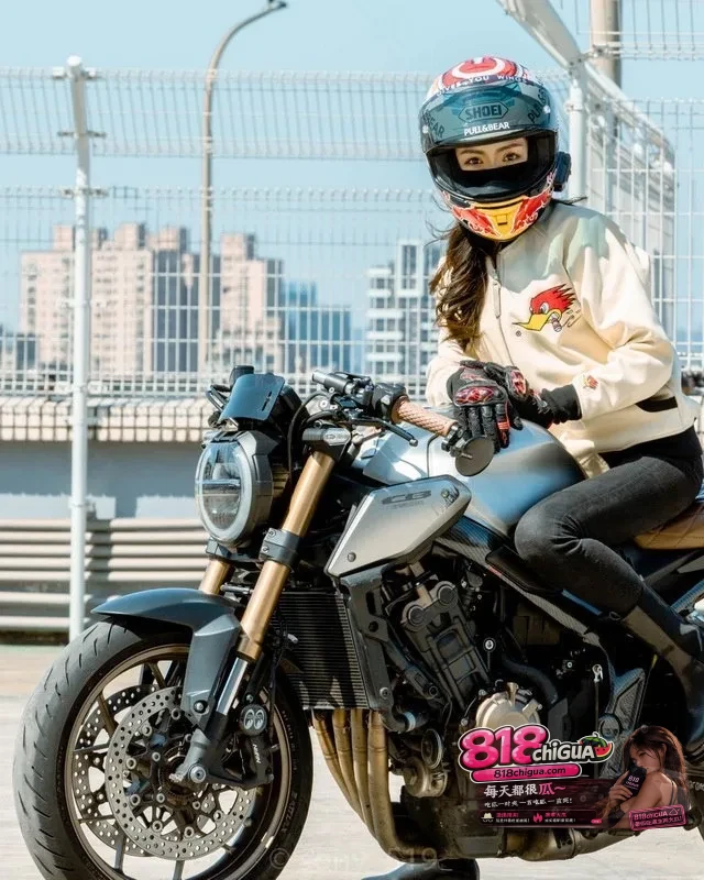 台湾甜美高冷机车女神性爱视频泄密床上闭着眼睛舌头在龟头上打转的享受表情惊掉网友下巴多体位抽插腰肢疯狂扭动