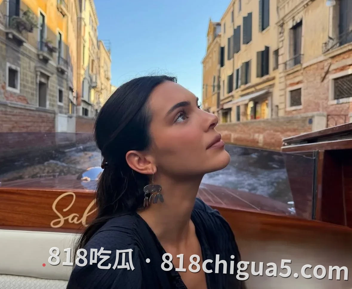 美国巨星Bad Bunny睡粉黑料全曝光!前女友肯豆Kendall Jenner每周索要50万美金封口费,分手剧本彻底撕烂,性爱视频流出引爆全网!