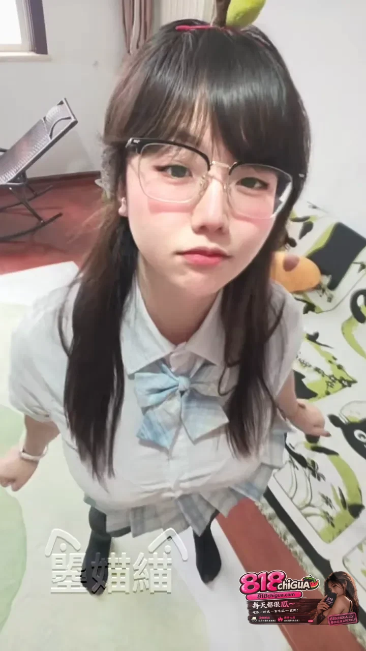 鸡巴就要一次吃三根才够爽!15万粉B站UP主【曌媌緢】1V3淫秽视频曝光,一人同时伺候三根肉棒,忙得不可开交!