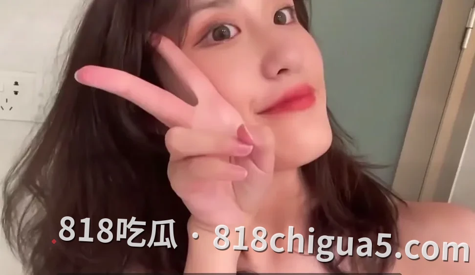 武汉反差女老师 彭恋雅 被前男友曝光私密照 口交吞精全记录流出 母狗属性大爆棚 骚到骨子里