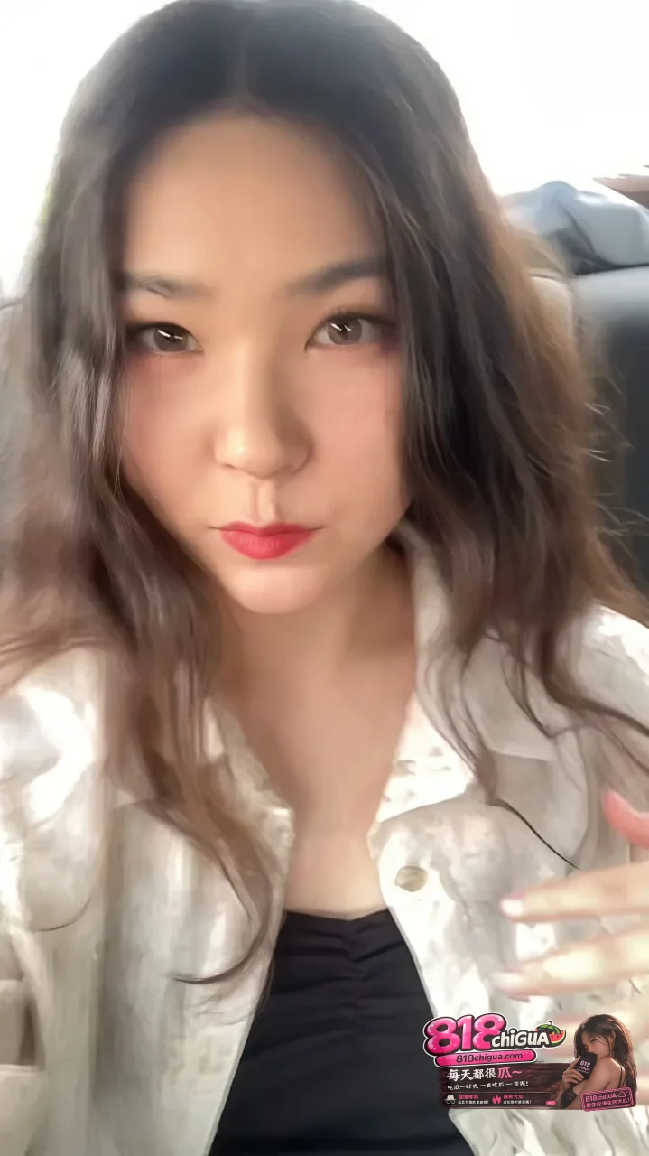 性瘾母狗李蓉容与男友户外激战视频曝光！丛林野战站立后入无套爆操，浓精射满小穴！