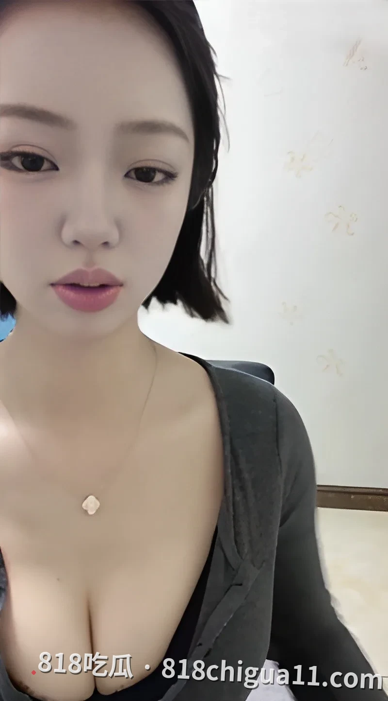 抖音网红美美子直播录屏 短发尤物擦边展示完美身材 淫语勾引表情妩媚真是极品母狗