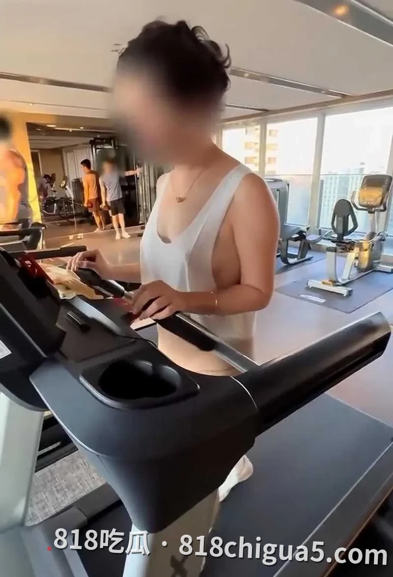 台湾御姐小蜜桃老师 健身房漏奶勾引猛男开房被狠狠后入白浆四溢射满骚穴