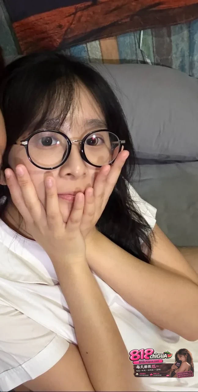 香港中文大学新闻与传播学院学妹朱双双定制私拍平时乖巧私下反差与男友性爱视频曝光