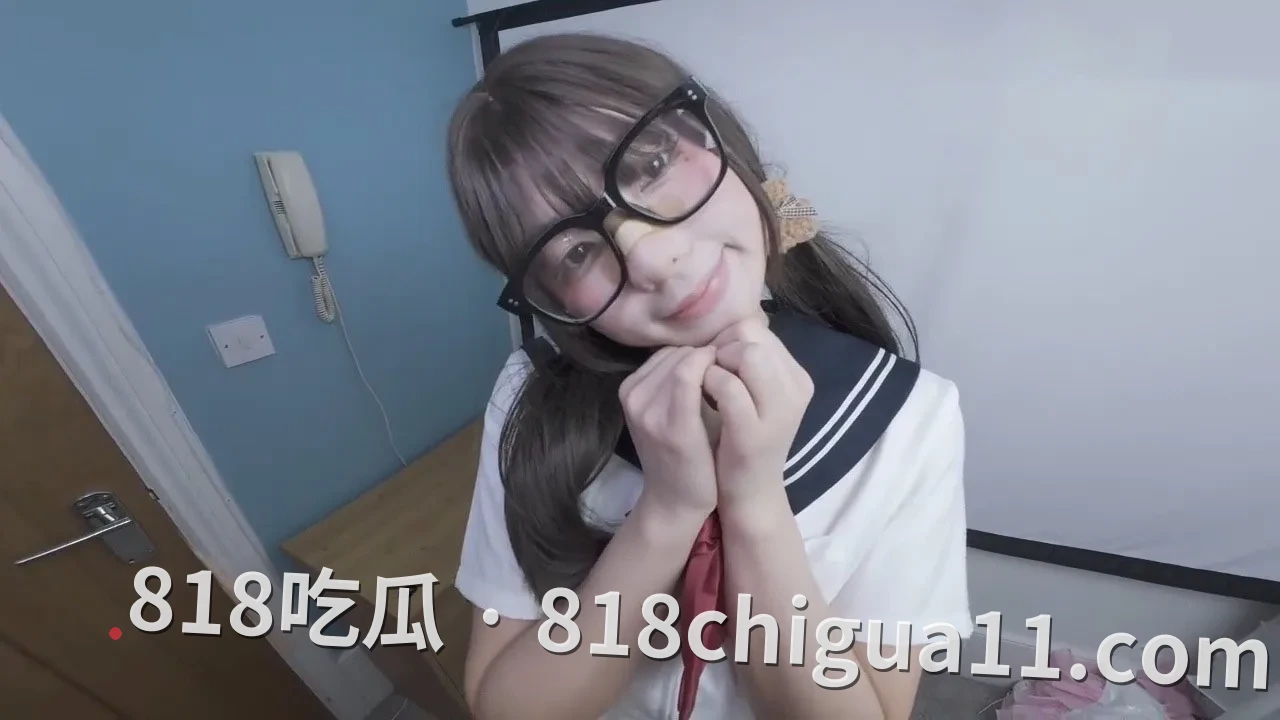 高颜值眼睛表甜美少女尝试深喉挑战视频泄密!即便眼角泛泪仍坚持完成任务;随后转过身掀起迷你裙露出湿润内裤,对着摄像机忘情自慰直到潮吹。