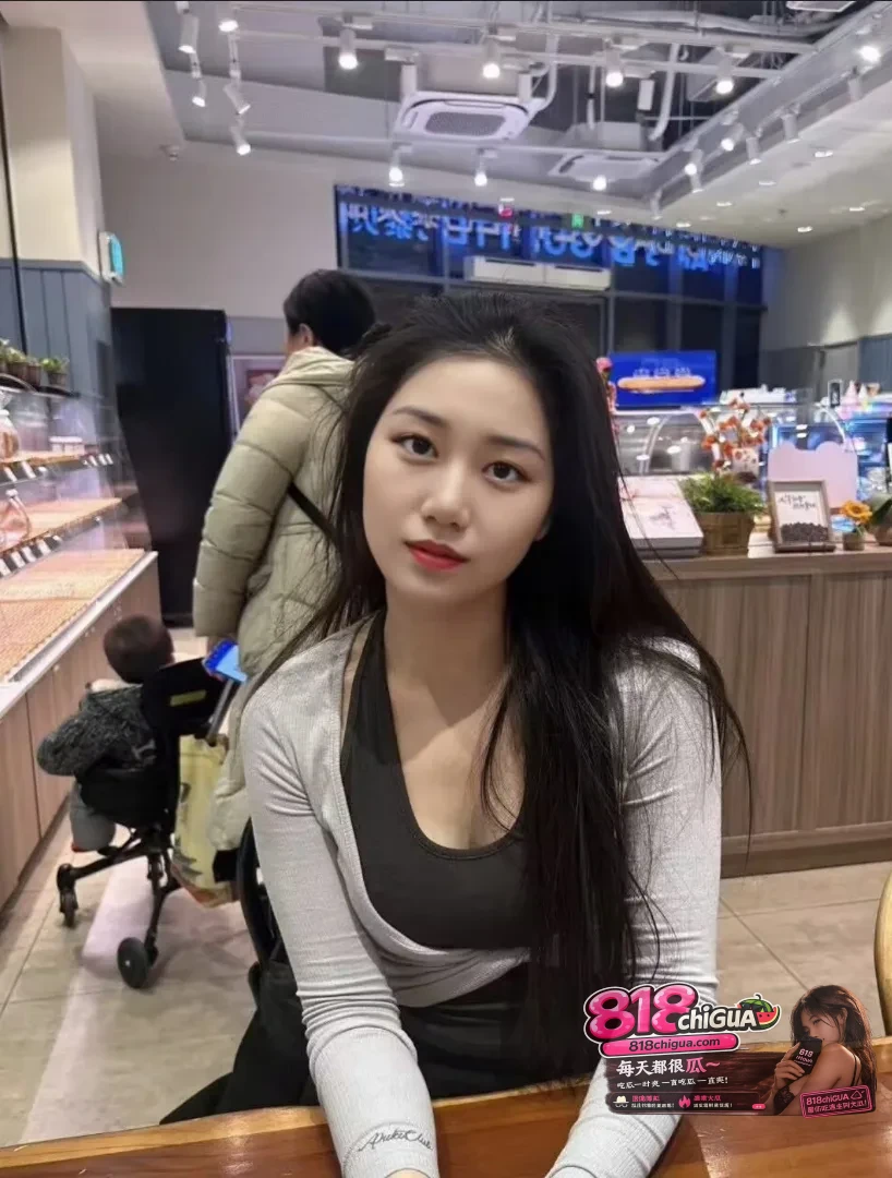 极品高颜值美少妇周丽玲背着老公出轨单男口交舔蛋双峰巨乳被肏得上下晃动淫叫连连极致反差