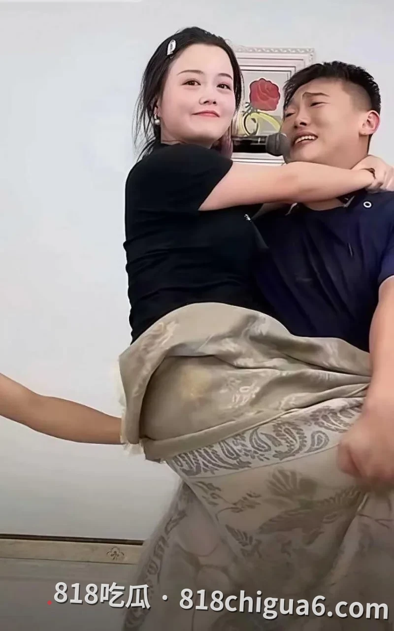 网红四姐妹人设崩塌!侯小宝二姐婚内偷情,原配豆豆现身怒曝大量猛料