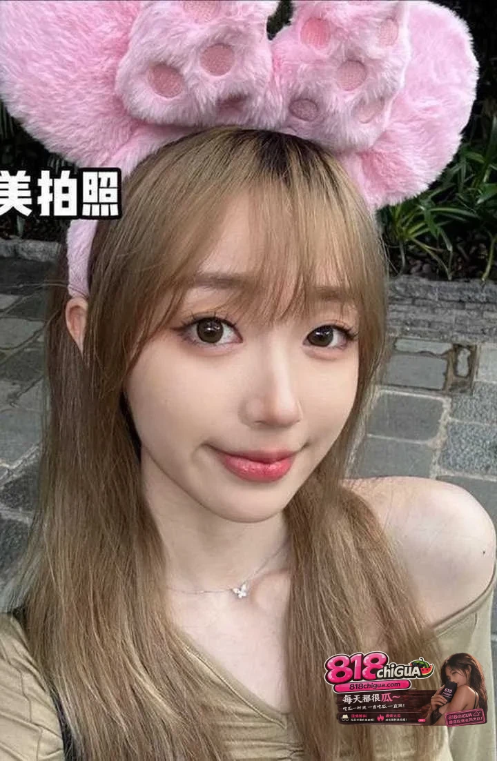 四川成都颜值学妹刘雨欣私密自拍女上位骑乘口爆吞精身穿女仆捆绑调教骚气爆表