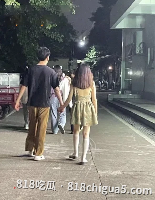 广西大学研究生院女大母狗张若曦酒店出轨视频流出。黑丝美腿骑乘吞吐,口交舔弄到失控,骚浪到骨子里彻底沦陷!