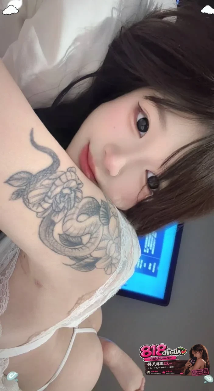 抖音精盆小母狗八酱早期黑料视频 直播骚舞扭到发情露奶抖臀身姿火辣反差拉满直接看射!