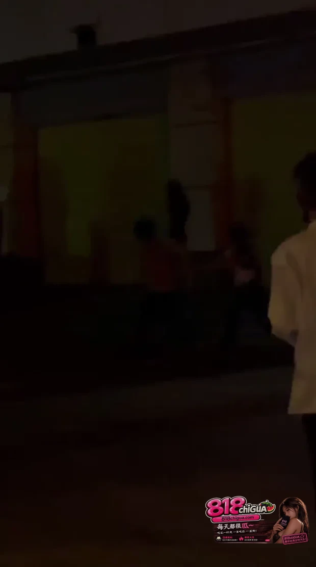 三亚金宝莱夜晚街头惊现打架斗殴!别让酒精和冲动成了违法代价!