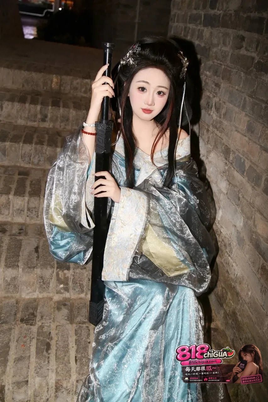 极品舞蹈老师穿汉服与金主无套做爱这柔情似水的古韵美女柔软娇躯被无情蹂躏极品颜值非常抗打!