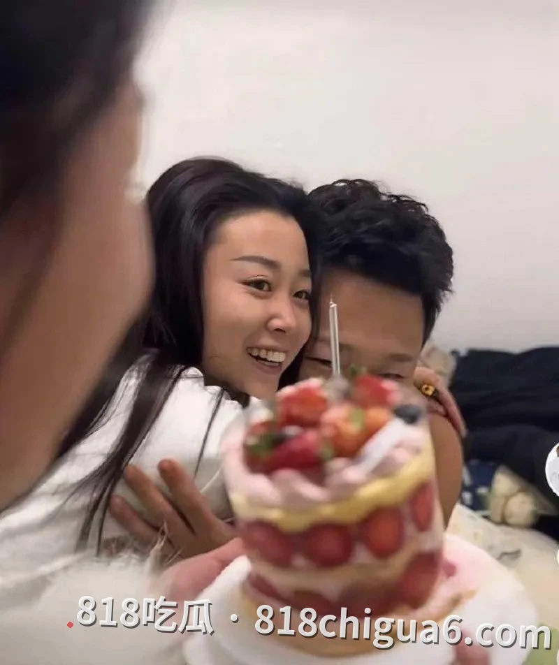 网红四姐妹人设崩塌!侯小宝二姐婚内偷情,原配豆豆现身怒曝大量猛料
