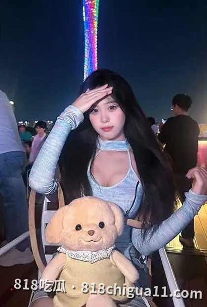 广州顶美赵夏萍在校空乘被金主包养视频泄密!在酒店房间内被情趣玩具玩到高潮连连,大鸡巴无套爆操小穴夹的好紧,差点受不了就全射在骚逼中。