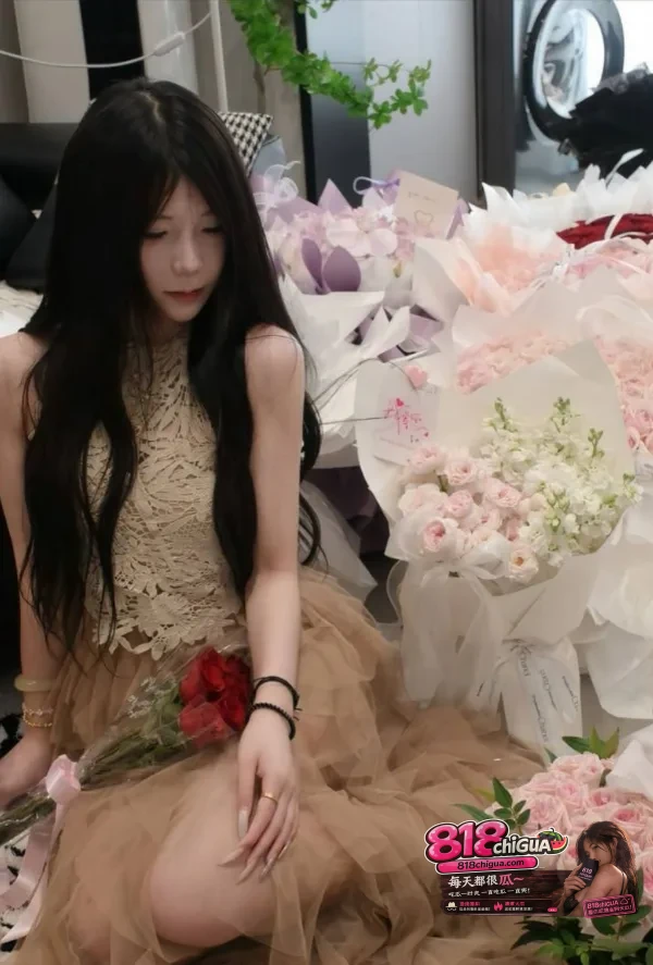 抖音顶美网红 养只爱你的猫 身材颜值双在线的小骚货 金主定制私拍流出 高清私密特写全屏粉红