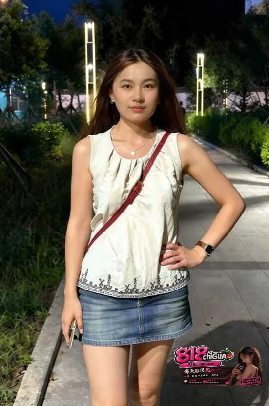 内蒙古准格尔旗张睿月师范学院音乐系毕业身穿兔耳渔网袜手指按穴自摸太敢拍煤矿调度室上班表面正经 私底下反差又骚