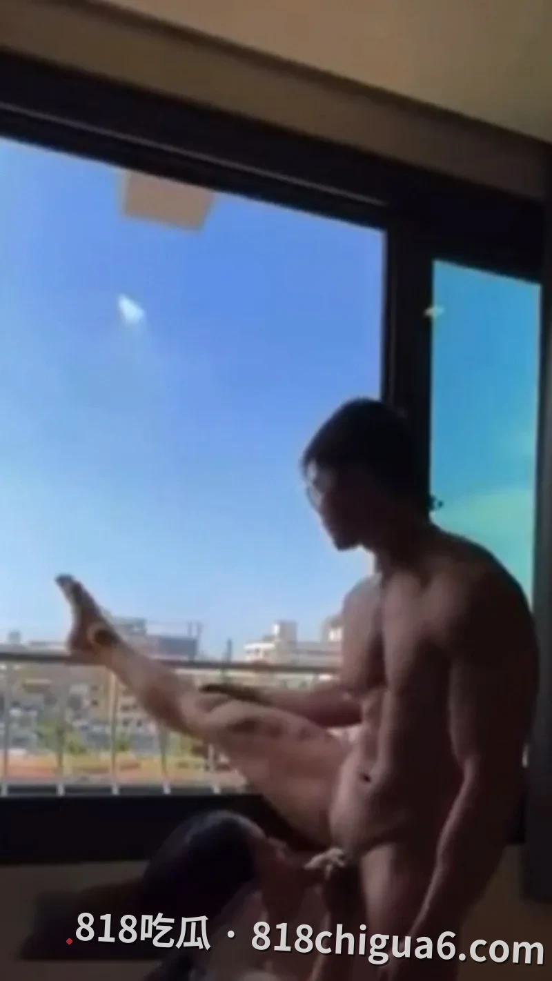 山西太原性感健美骚货美女郑明红性爱视频泄密!在健身房里花式被壮汉爆操,锻炼中蜜穴被不停抽插,浪荡的淫叫声传遍健身房。