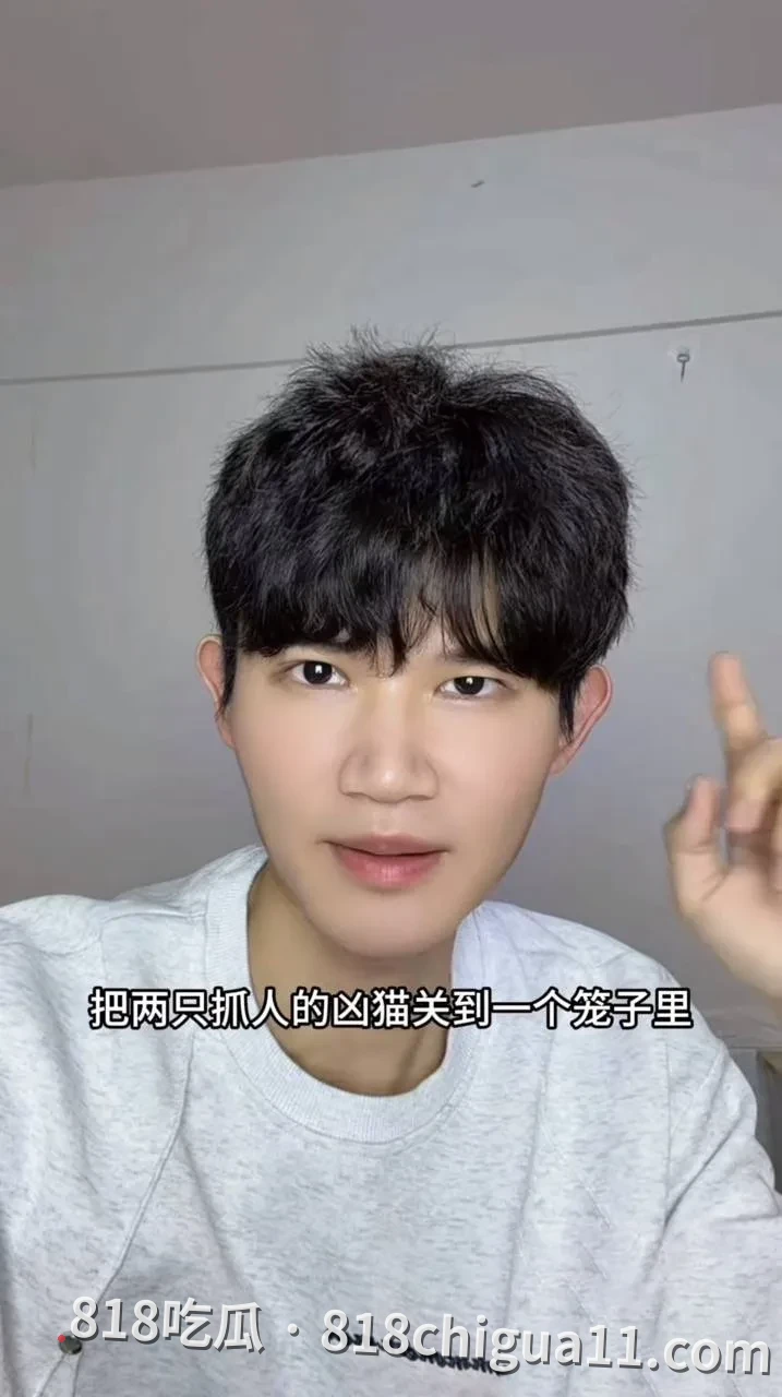 抖音千万粉丝训猫网红小峰私生活曝光:暗地里虐待宠物,同时偷拍女顾客私密照片,利用这些资源强暴母狗跟他做爱。