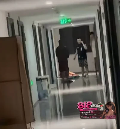 济南华山环宇金街17号深夜血案！女友出轨被捅，男主砍死第三者后跳楼自杀，现场血迹斑斑，全网震惊！
