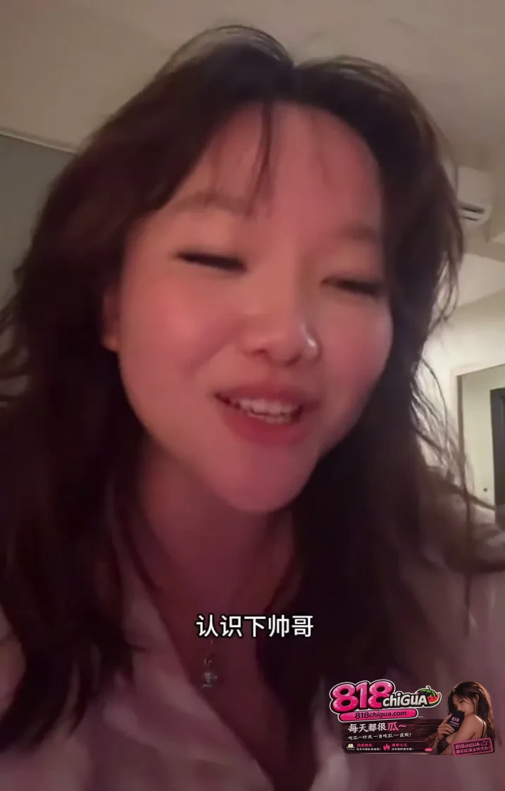 崇洋媚外还是文化差异?女子炫耀巴厘岛被亲吻经历,为何引爆全网怒火?