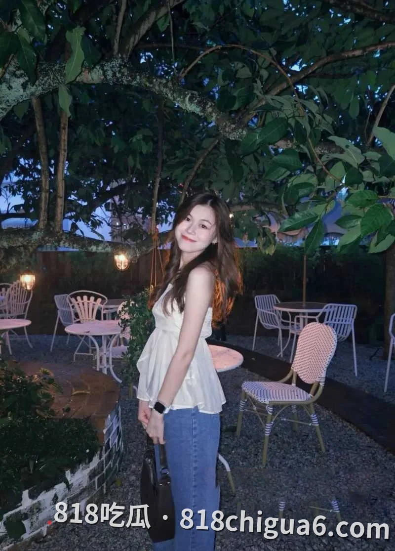 广西南宁绝美的长发超市性感少妇佳慧性爱视频流出!穿上黑色蕾丝袜搭配情趣内衣被后入抽插,变身成勾引男人的销魂妖精。