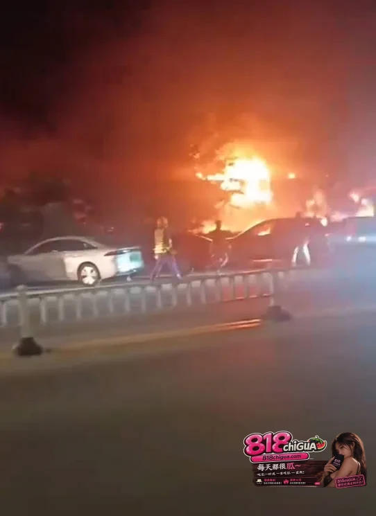 突发!秦皇岛海港区一底商凌晨发生火灾,官方通报已造成8人死亡、3人送医,事故原因正在调查