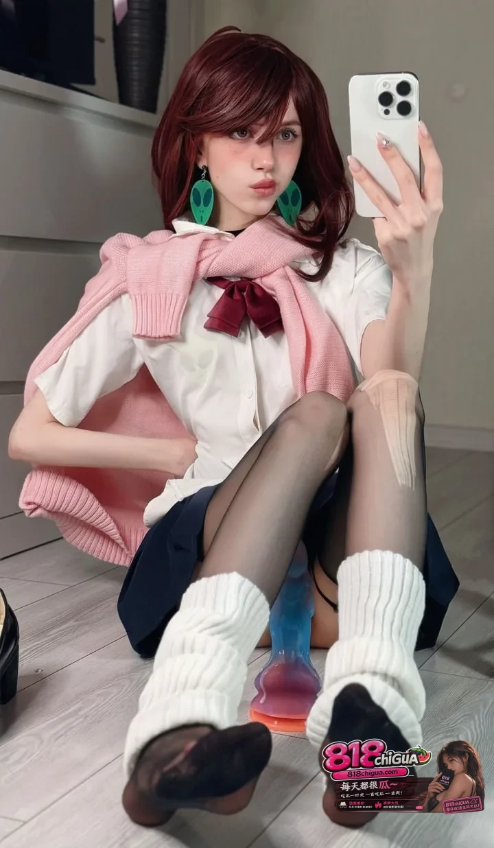 X站欧美御姐露娜最新福利视频流出，逼脸同框COSJK女仆，白虎蜜穴坐骑阳具抽插自慰，高潮阿黑颜！