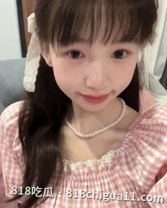 江西重点大学校花级美女张梦洁私密视频流出!在宾馆穿洁白婚纱接受炮友后入式调教,同时还要接听现任男友打来的日常问候电话,多重刺激让她崩溃求饶!