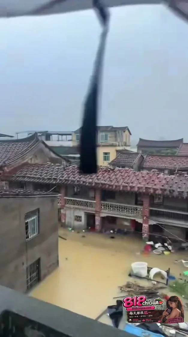 突发暴雨！莆田西洙洪水漫灌老房，高龄老人受困，救援力量正火速集结